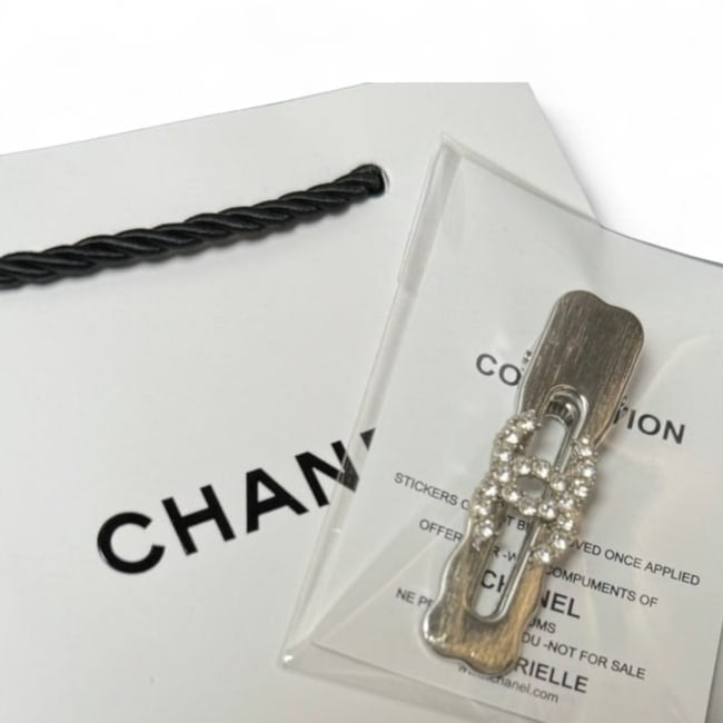 VIP/GWP Silver Rhinestone CC Rect Hair Clip - Image 3