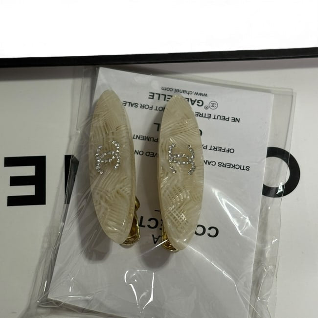 VIP/GWP 2Pc Rhinestone CC Shimmer Hair Clips