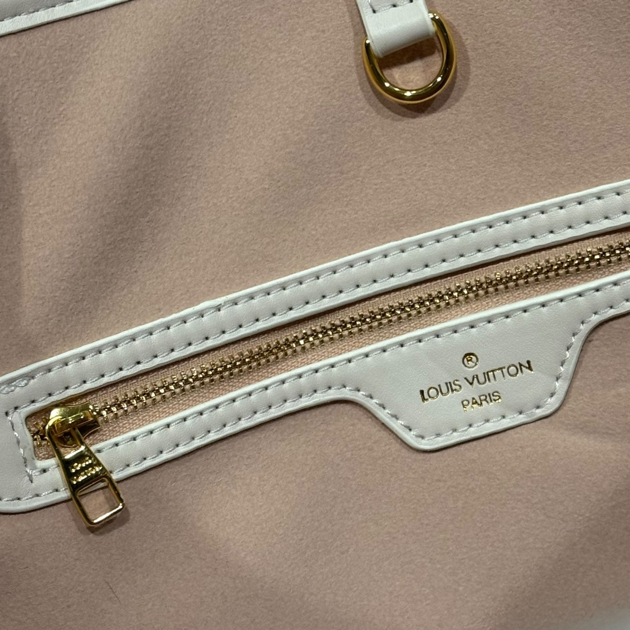 VIP/GWP White Neverfull MM Tote & Pouch
