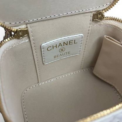 VIP/GWP Pearl Crush Quilted Vanity Bag - Image 6