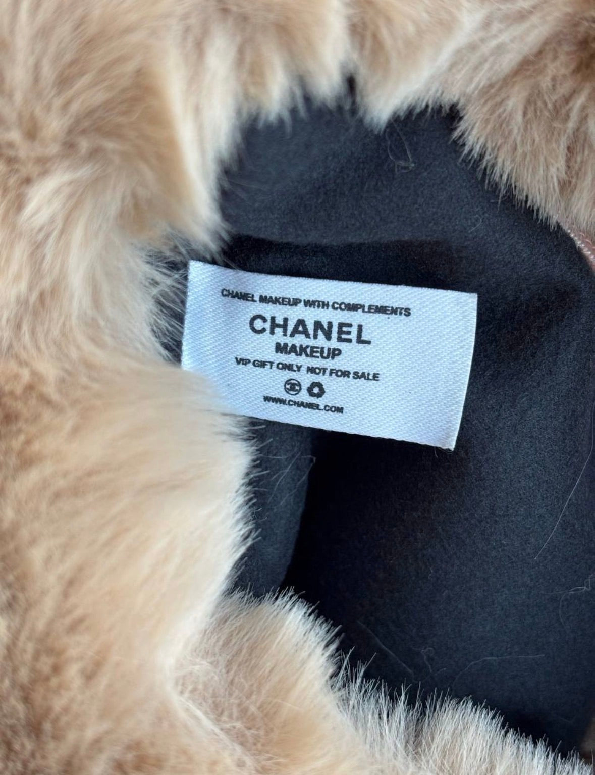 VIP/GWP Tan Beige Faux Fur CC Hobo Shoulder Bag - Image 8