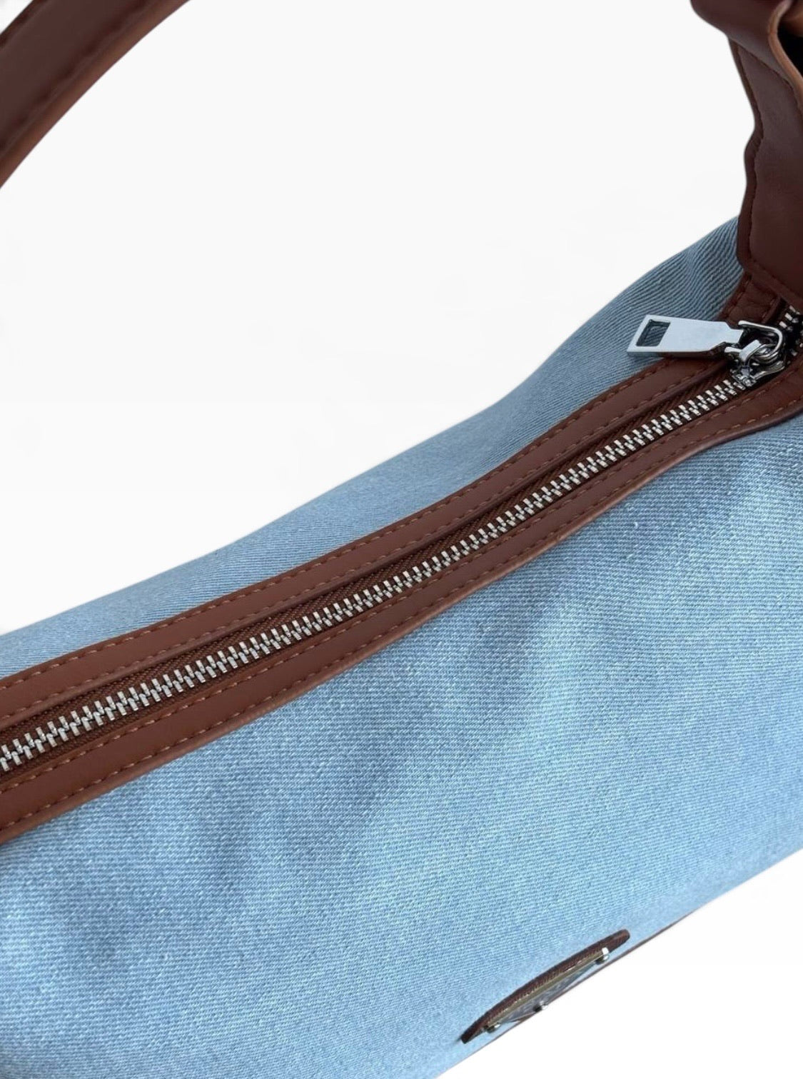 VIP/GWP Light Blue Canvas Brown Trim Shoulder Bag - Image 5