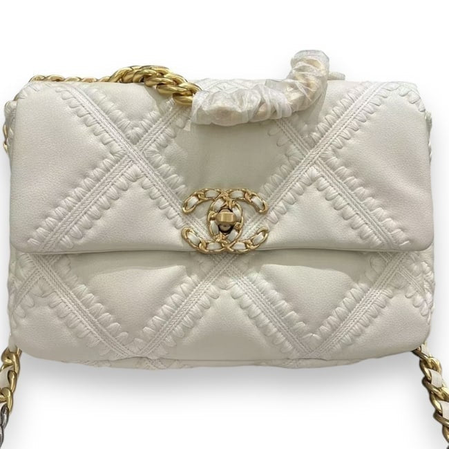 VIP/GWP White Quilted 19 SB Bag with Box & Dust Bag