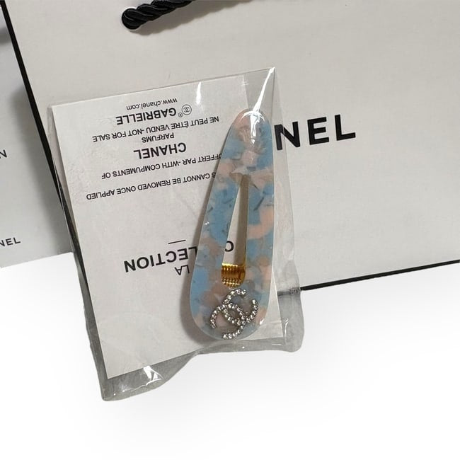 VIP/GWP Blue Rhinestone CC Hair Clip with Bag