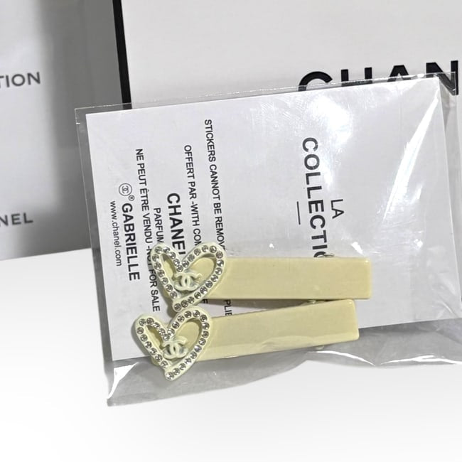 VIP/GWP 2Pc Rhinestone Heart Hair Clips