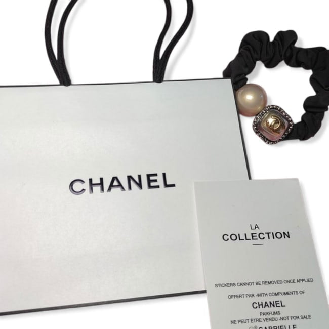 VIP/GWP Silver Pearl Hair Tie with Gift Bag