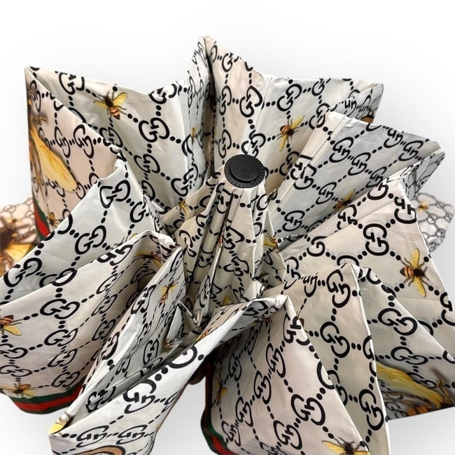 VIP/GWP White Signature Bee Umbrella with Sleeve & Box