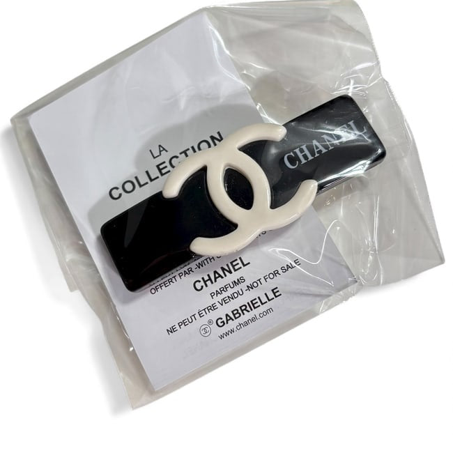 VIP/GWP Black Logo Wide Rectangle Hair Clip - Image 2