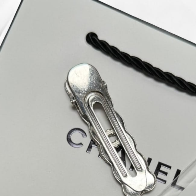 VIP/GWP Silver Rhinestone CC Rect Hair Clip - Image 2