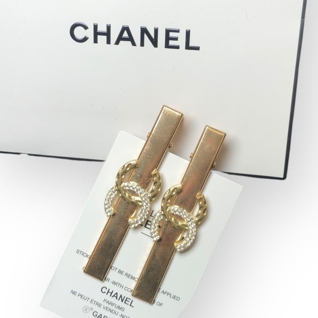 VIP/GWP Gold 2Pc Rhinestone CC Hair Clips