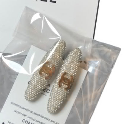 VIP/GWP White 2Pc Rhinestone CC Hair Clips