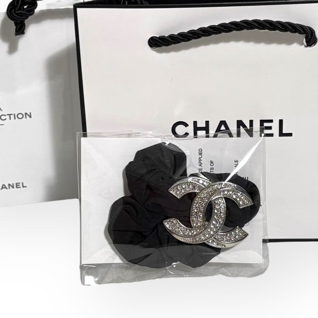 VIP/GWP Silver Rhinestone CC Scrunchy with Bag