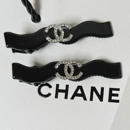 VIP/GWP 2Pc Rhinestone CC Zig Zag Hair Clips