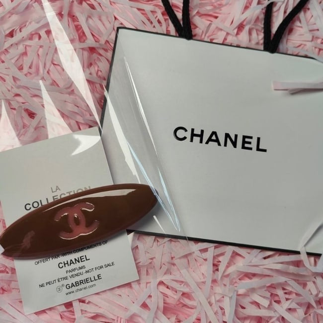VIP/GWP CC Long Oval Hair Clip with Gift Bag