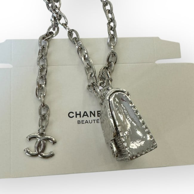 VIP/GWP Silver Chain Belt with Gift Bag