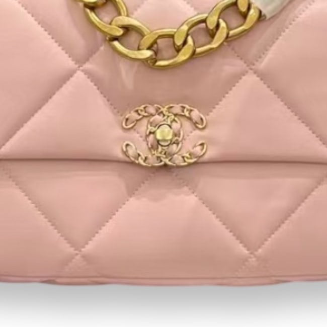 VIP/GWP Pink 19 Quilted Bag with Box