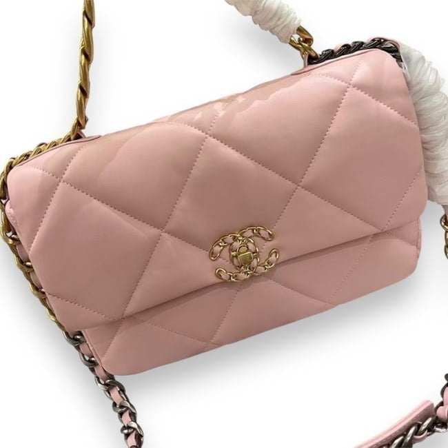 VIP/GWP Pink 19 Quilted Bag with Box