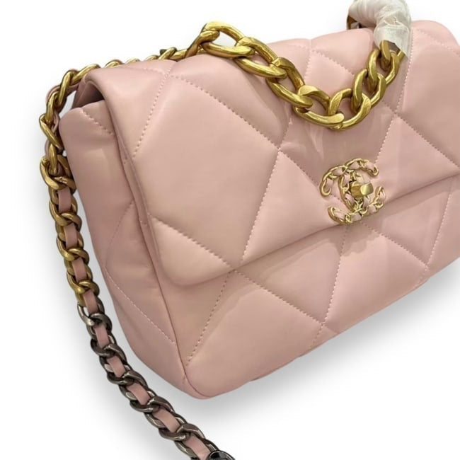 VIP/GWP Pink 19 Quilted Bag with Box