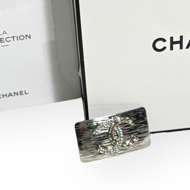 VIP/GWP Rhinestone CC Wide Rectangle Hair Clip