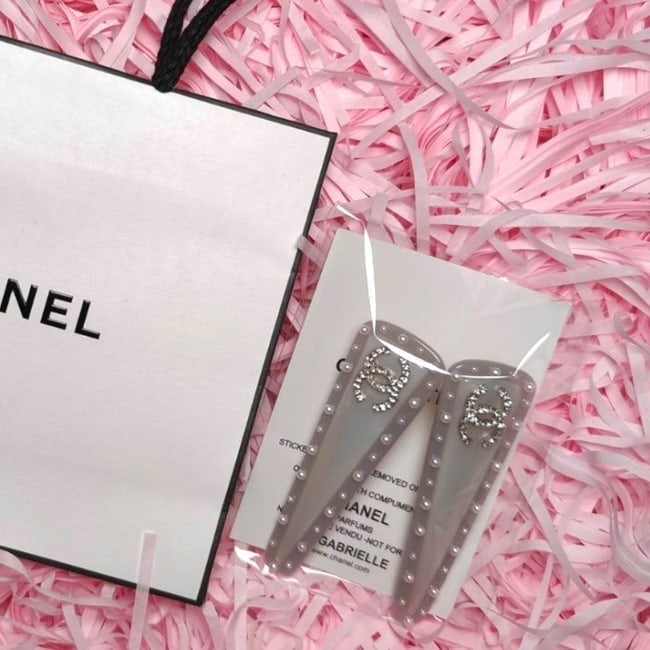 VIP/GWP 2Pc Rhinestone CC Hair Clips with Bag