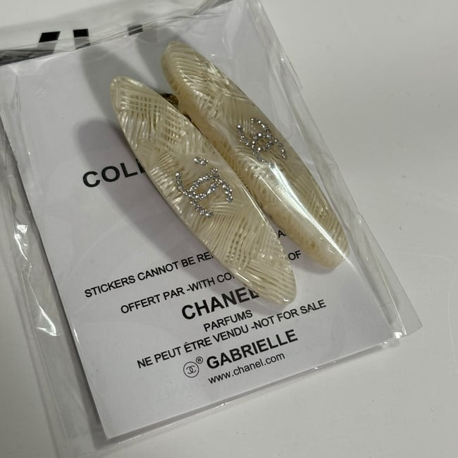 VIP/GWP 2Pc Rhinestone CC Shimmer Hair Clips