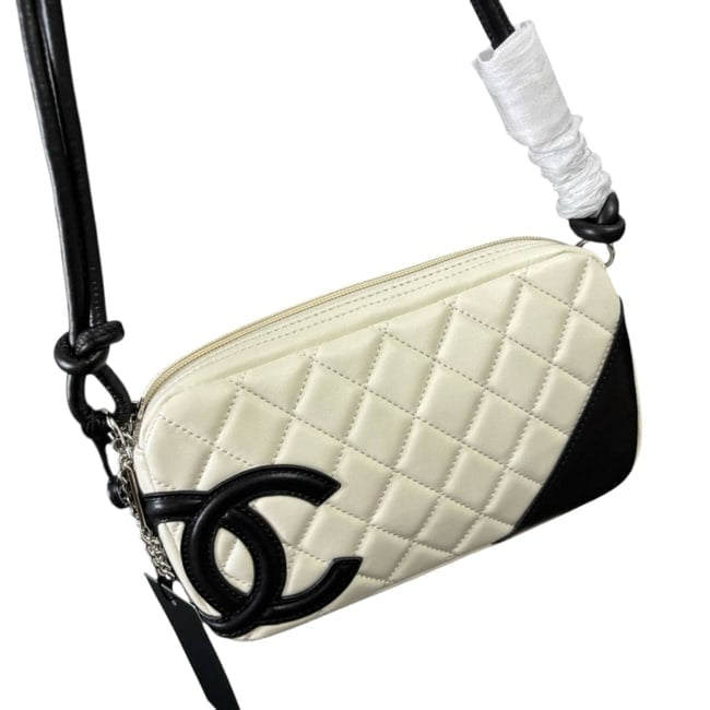 VIP/GWP White Quilted Camera Bag with Box