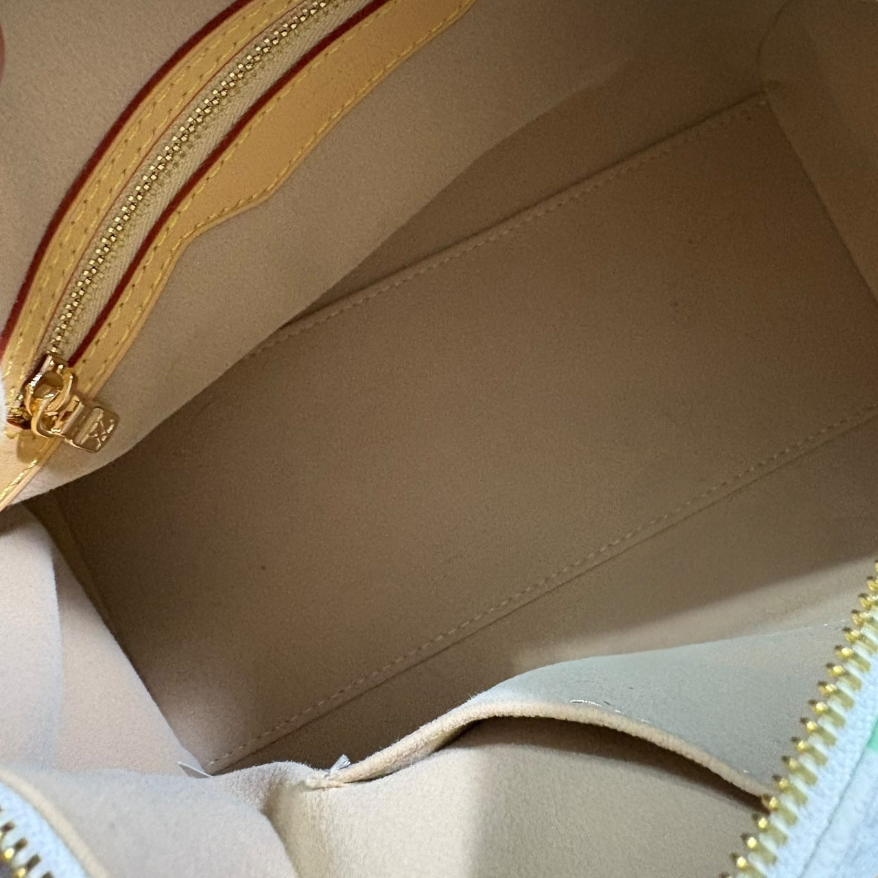 VIP/GWP White Monogram Speedy Bag with Box