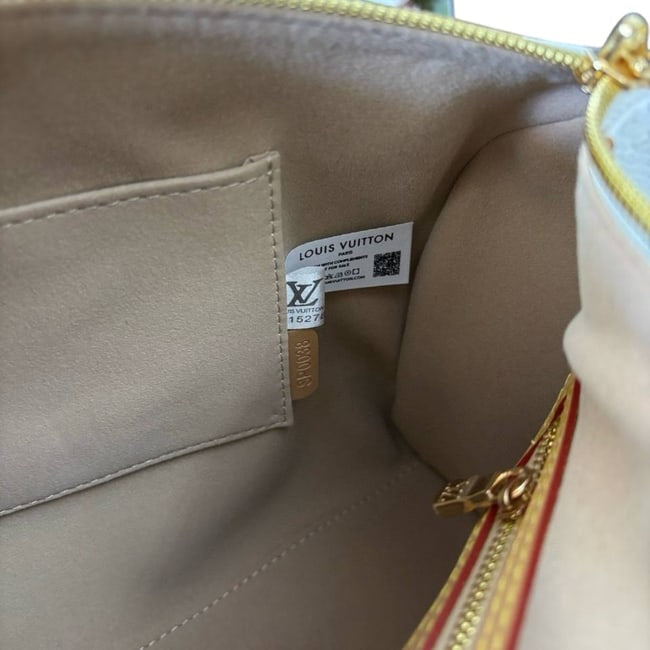 VIP/GWP White Monogram Speedy Bag with Box