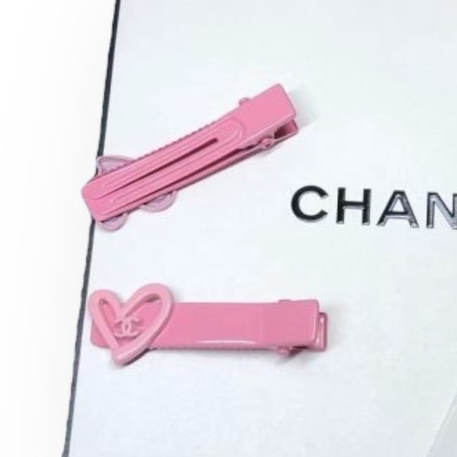 VIP/GWP 2Pc CC Logo Heart Hair Clips with Bag