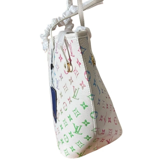 VIP/GWP White Neverfull MM Tote & Pouch