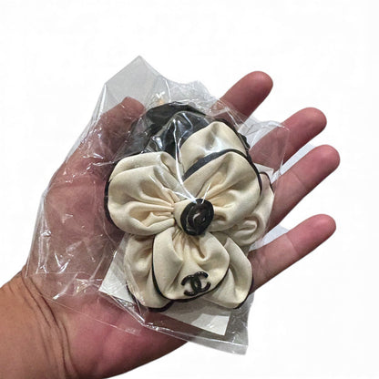 VIP/GWP White Camelia Floral Scrunchy with Bag