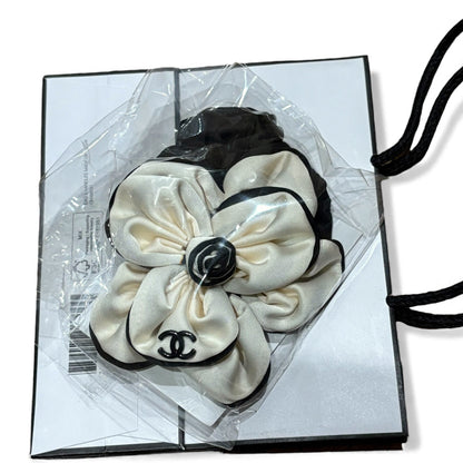 VIP/GWP White Camelia Floral Scrunchy with Bag
