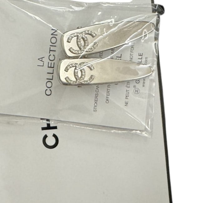 VIP/GWP 2Pc Rhinestone Logo Hair Clips