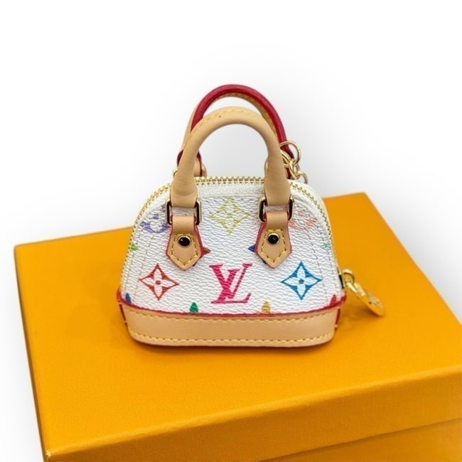 VIP/GWP White Monogram Alma Bag with Box
