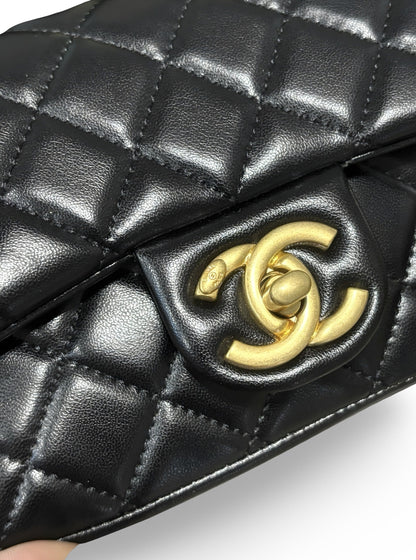 VIP/GWP Pearl Quilted Charm with Box