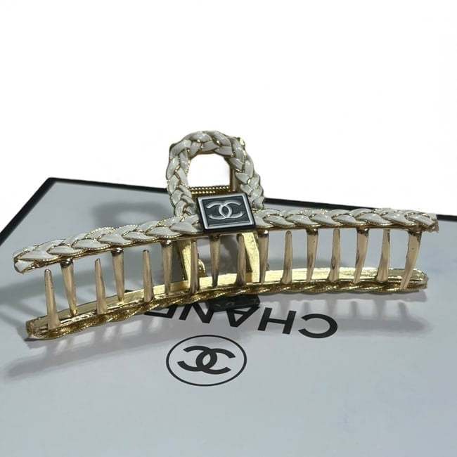 VIP/GWP White Rope Hair Clip with Gift Bag