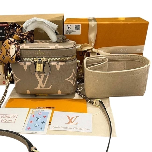 VIP/GWP Beige Vanity Case with Box