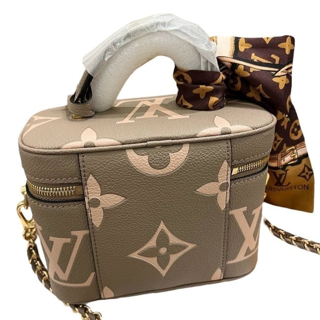 VIP/GWP Beige Vanity Case with Box
