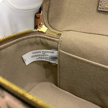 VIP/GWP Beige Vanity Case with Box