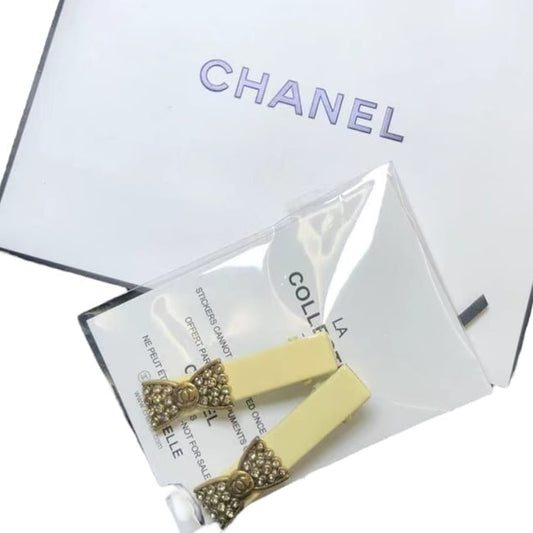 VIP/GWP Cream 2Pc Rhinestone CC Hair Bow Clips with Gift Bag