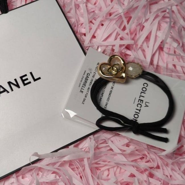 VIP/GWP 2Pc White Opal Pearl Heart Hair Ties with Gift Bag