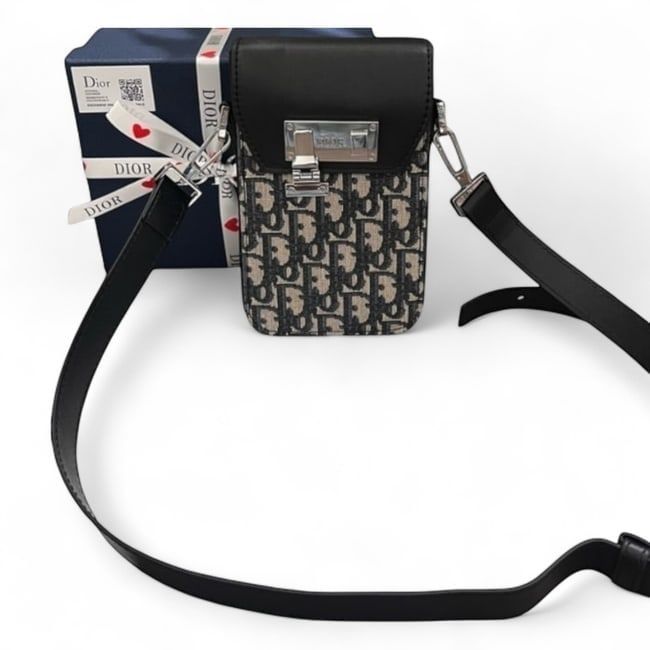 LOT 440 image 1