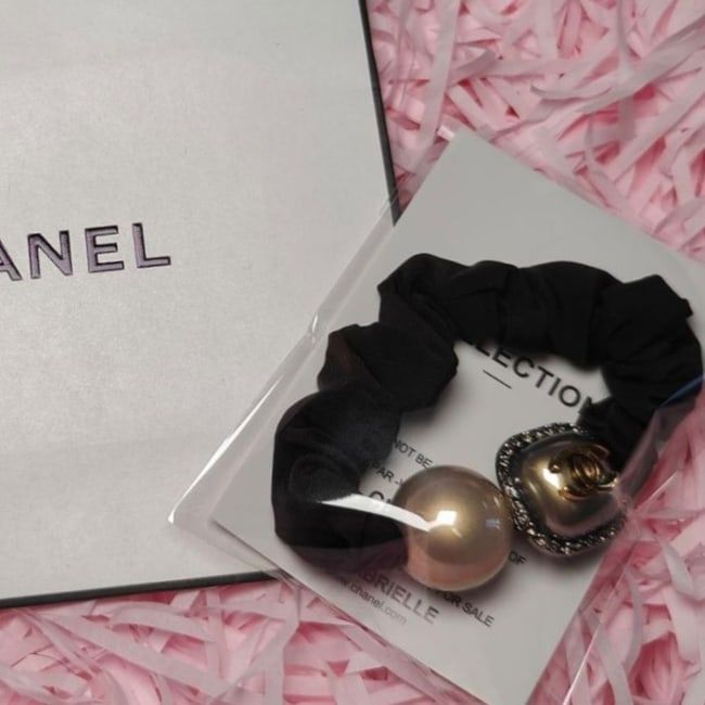 VIP/GWP Silver Pearl Hair Tie with Gift Bag