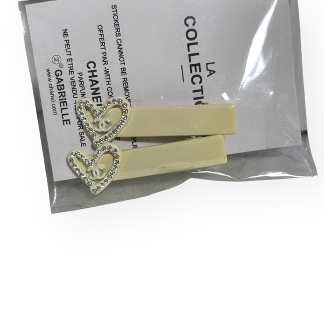 VIP/GWP 2Pc Rhinestone Heart Hair Clips