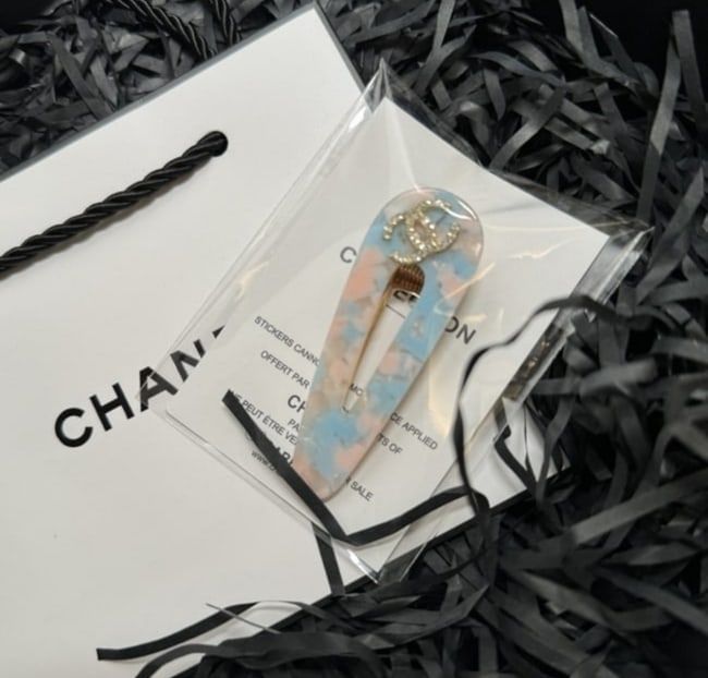 VIP/GWP Blue Rhinestone CC Hair Clip with Bag