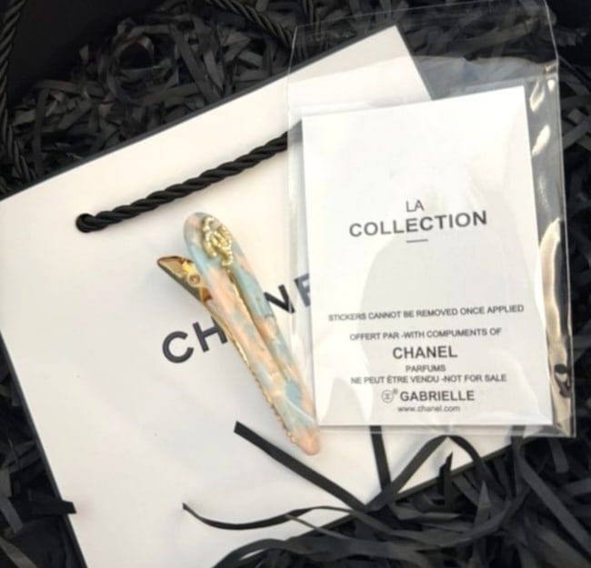 VIP/GWP Blue Rhinestone CC Hair Clip with Bag