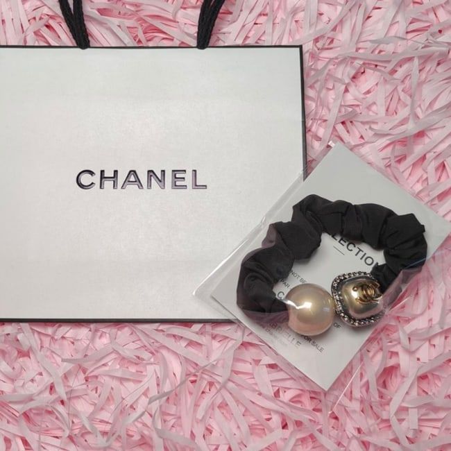 VIP/GWP Silver Pearl Hair Tie with Gift Bag