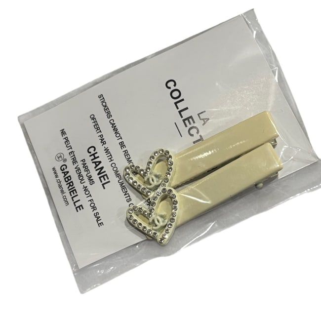 VIP/GWP 2Pc Rhinestone Heart Hair Clips