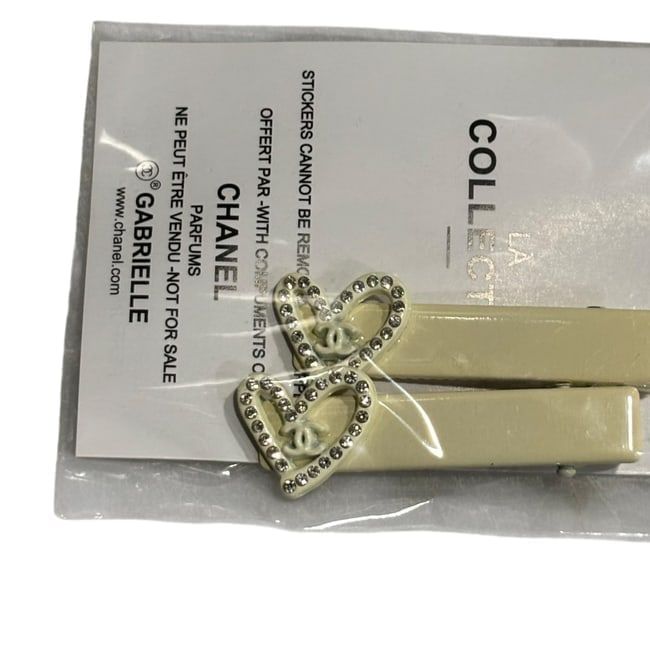 VIP/GWP 2Pc Rhinestone Heart Hair Clips