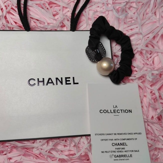 VIP/GWP Silver Pearl Hair Tie with Gift Bag